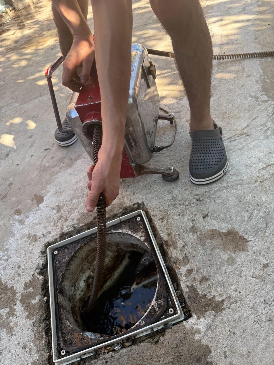 Desobstrucción de redes cloacales en residencias de Castelar